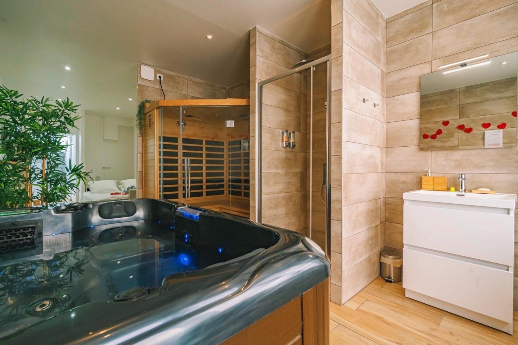 Spa Appartement O Temps Suspendu Reims Centre Sauna Et Jacuzzi Экстерьер фото