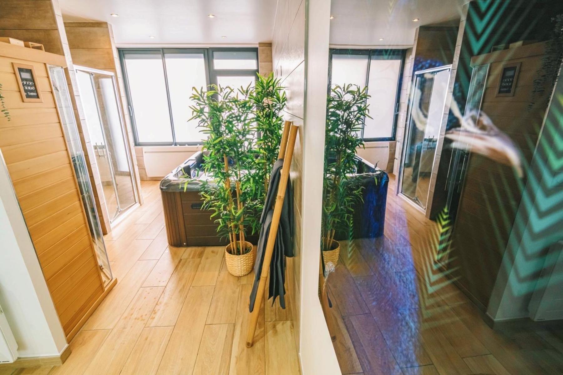 Spa Appartement O Temps Suspendu Reims Centre Sauna Et Jacuzzi Экстерьер фото