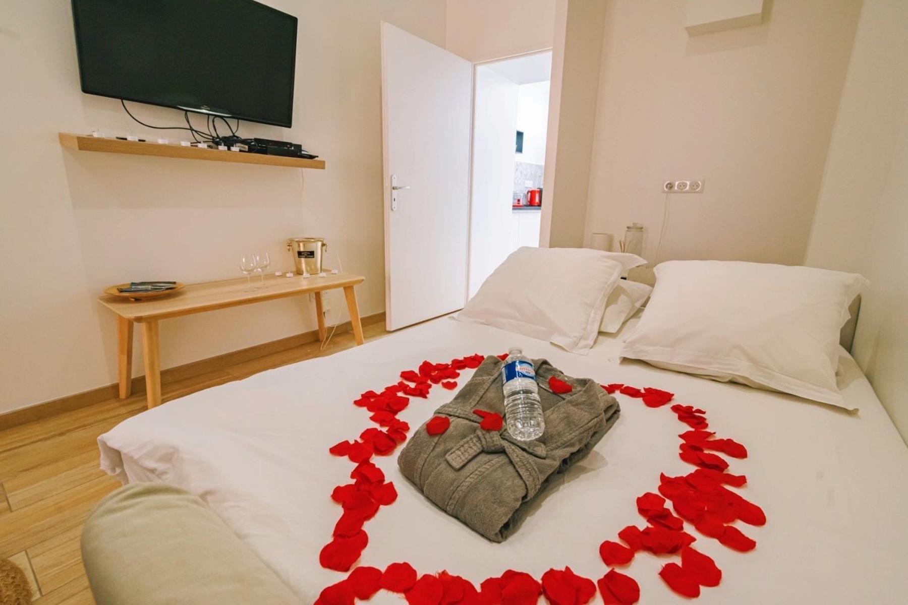 Spa Appartement O Temps Suspendu Reims Centre Sauna Et Jacuzzi Экстерьер фото